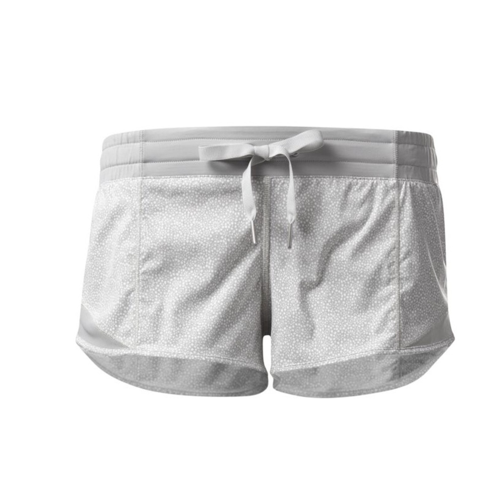 Lululemon Hotty Hot Short size 8. Grey/white